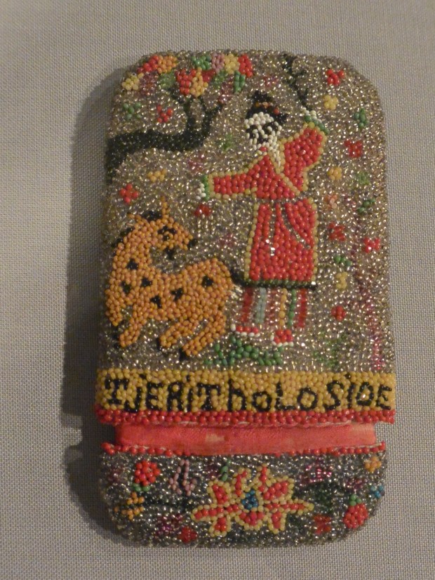 Peranakan wallet beads